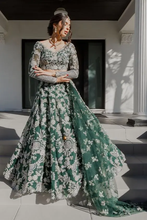 Emerald Green and Gold Lehenga Traditional Wedding Dresses Long sleeve Indian Two Pieces Lace Bridal Gown Wear rove de mariée